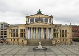 The konzerthaus is the latest in a series of concert halls that stood on gendarmenmarkt. 200 Jahre Konzerthaus Installation Amplifier An Der Fassade