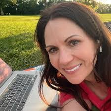 Elizabeth Maisonet's Instagram, Twitter & Facebook