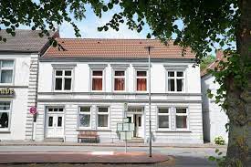 Gepflegtes haus mit tollem grundstück in zentraler lage! Vitanas Sozialpsychiatrisches Centrum Koog Haus Vitanas Gmbh Co Kgaa
