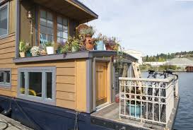 House Boat Rentals In Seattle So Cool Houseboat Living Renting A House House Boat