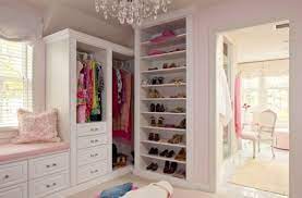 Small walk in closet for women. What Women Look For In A Walk In Closet