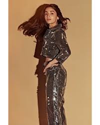 Alia Bhatt Turns A Rockstar To Promote Gully Boy With Ranveer Singh At Kapil Sharma Show Hungryboo Alia Bhatt Photoshoot Alia Bhatt Cute Alia Bhatt