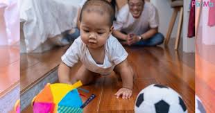 Perkembangan emosi si kecil di awal kehidupannya menjadi penting untuk diperhatikan karena akan menentukan bagaimana sebaiknya moms dan dads bersikap. 10 Tahap Perkembangan Anak 0 12 Bulan Mama Papa Perlu Tahu Supaya Tak Ketinggalan Pa Ma