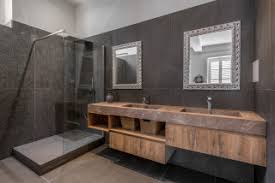 La salle de bains grise raffinee et contemporaine. Salle De Bain Avec Un Carrelage Noir Photos Et Idees Deco De Salles De Bain Avril 2021 Houzz Fr
