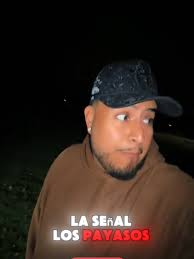 NO MANCHES EL PELOS DE HALAMBRE SE METE DE INFILTRADO CON LOS PAYASOS  #halloween2025 #payasosdecolorado🤡🤡 #colorado #payasosvirales