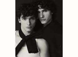 Similar while contrasting☯️ With my twin @addison.stender And shot by the  lovely @dor13n