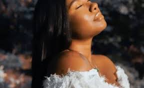 Rochelle Stern's Instagram, Twitter & Facebook