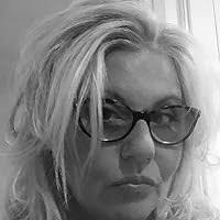 Everyday Watercolor Flowers: A Modern Guide to Painting Blooms, Leaves, and  Stems Step by Step by Jenna Rainey