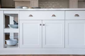 Style 4 Profile Doors Polytec Oceanic In 2pac Satin Polar White With Shell Pull Handl Classic White Kitchen Kitchen Inspiration Design Classic Kitchen Design