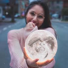 Meistens können spots individuell ausgerichtet werden. Mond Lampe Mit Eigenem Foto In 2020 Mond Lampe Geschenke Fur Paare Freund Valentines Geschenke