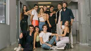 Drei schüler aus ärmlichen verhältnissen erhalten ein stipendium für die eliteschule `las encinas' in spanien. Elite Staffel 4 Alle Infos Zu Kurzgeschichten Netflix Start Story Mehr