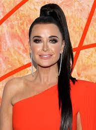 The real housewives of beverly hills star took to instagram story to reveal that she got a nose job after breaking her nose last year. Kyle Richards Has A Lot Of Money In The Bank Kyle Richards Short Hair Balayage Balayage Hair