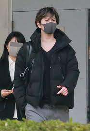 フォトギャラリー3枚目 活動休止直前の 嵐 が見せた貴重な 生私服姿 fridayデジタル 嵐 私服 嵐 ロゴ 嵐