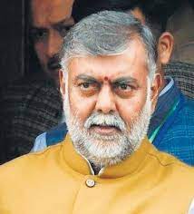 Tainted' babu named OSD to new MP labour minister, triggers uproar