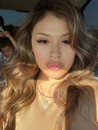 Tara Oakes's Instagram, Twitter & Facebook