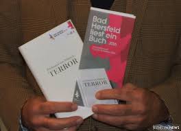 Ferdinand von schirach wurde 1964 in münchen geboren und blickt auf eine lange und prominente ahnenreihe zurück. Gerichtsdrama Terror Von Ferdinand Von Schirach Bedruckende Aktualitat Bad Hersfeld Osthessen News