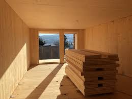 Das best wood clt ist ein massivholzelement für tragende zwecke, welches aus mindestens drei lagen kreuzweise verleimten massivholzplatten. Massivholzhaus Mach Holzbau Wir Bauen Das Mach Massivholz Haus Fur Sie In Verschiedenen Ausbaustufen Bis Hin Zum Schlusselfertigen Haus