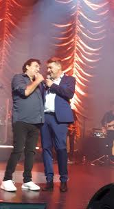 Relance des politiques accommodantes des banques centrales, procédure de destitution de donald trump, attaque sur les installations pétrolières. Claude Barzotti Ses Emotions Fan Club Officiel Claude Barzotti En Concert Croisiere Age Tendre 26 Octobre Au 2 Novembre 2019 Photos Et Video De Emmanuel Sakkas