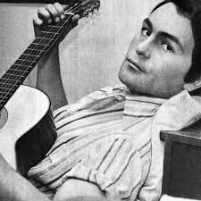 🎶Leonardo Favio🎶 A 86 años de su nacimiento, recordamos al inmenso  artista Leonardo Favio. Nació en 1938 en la provincia de Mendoza. Con un  talento único, se destacó en la música como