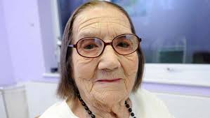 104 yaşına geldi, saçları bile beyazlamadı!