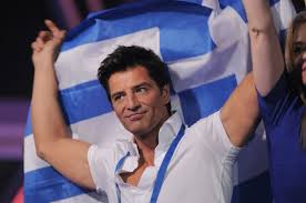 Ο σάκης ρουβάς γεννήθηκε και μεγάλωσε στην κέρκυρα και από μικρή ηλικία ασχολήθηκε με την ενόργανη γυμναστική όπου κατέκτησε εθνικά βραβεία, ενώ διακρίθηκε επίσης στο άλμα επί κοντώ και έγινε μέλος της ελληνικής. O Sakhs Roybas Apanta Gia To Ftwxo Toy Eisodhma Lifo