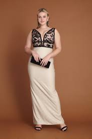 Il negozio che offre una scelta completa di capi di abbigliamento in taglie grandi per donne oltre la 46 e per gli uomini oltre la 54. Vestito Lungo Elegante Joy Tessuto Brillantinato Taglie Forti