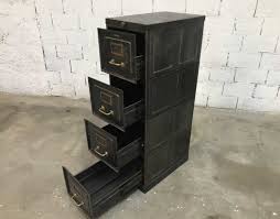 Cette meuble d'entrée gloria est composée de un porte chaussure et un colonne et un tiroir simple et élégant en structure de bois mdf stratifié. Ancien Casier 4 Tiroirs Strafor Decape Brosse Poignees Laiton