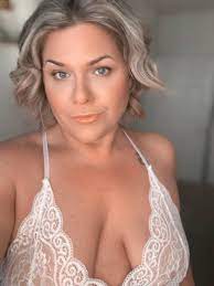 Do you like milfs? 35(F) - Reddit NSFW
