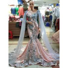Tidak hanya soal modelnya yang bervariasi, perkembangan fashion juga harus diikuti dengan kreativitas dalam bermain motif. Termuraah Kebaya Pengantin Putih Model Duyung Modern Baju Pengantin Model Duyung Diary Hijaber