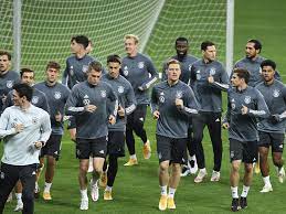 Die dreierkette davor wird gebildet von matthias ginter, mats hummels und antonio rüdiger. Nations League A News Dfb Team Reist Fruher Aus Kiew Zuruck