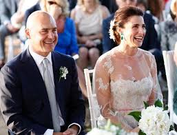 Il noto attore luca zingaretti ha ricevuto l'inaspettato stop dalla rete rai, chi prenderà adesso il suo posto? Luca Zingaretti E Luisa Ranieri Festeggiano 8 Anni Di Matrimonio La Foto Con Dedica Sui Social