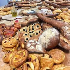 Baguettes Viennoiseries And Fougasses For Days Its Been A Bountiful Boulangerie Masterclass This Week Now The Question Is Paris Food Travel Food Boulangerie