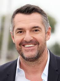 Ce mardi 9 février, julien courbet a partagé une triste nouvelle sur son compte twitter. Arnaud Ducret Allocine