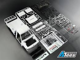 A massive radiator grille with company's logo makes up for the understated bumper lines. Killerbody Rc Toyota Land Cruiser 70 Hard Body Kit Accessories News Msuk Rc Car Forum