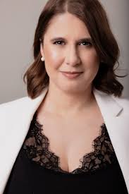 Nina Mack's Instagram, Twitter & Facebook