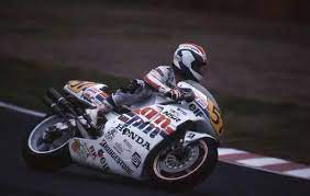 satoshi tsujimoto 57 honda nsr500 wild card suzuka 1992 satoshi tsujimoto 57 honda nsr500 wild card suzuka 1992 racing bikes honda suzuka