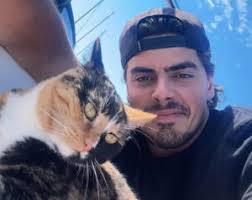 A Survival Classic: Tami Oldham Ashcraft's 41 Days Alone at Sea »  Explorersweb