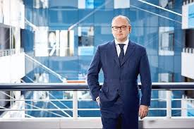 Erste group bank is one of leading financial service providers in central and eastern europe. Osterreichische Erste Group Will Commerzbank Tochter Doch Nicht Unternehmen 17 01 2020 Fonds Professionell