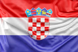 Drapeau croatie / drapeau croate, 100 % polyester, 115 gr/m² couture à double piqûres rabattues hampe en bois gainée en plastique bleu lance plastique teinte bronze. Drapeau De La Croatie Photo Gratuite