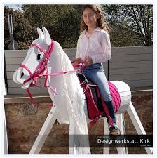 Holzpferd Chanise In Weiss Mit Neuen Optionen Holzpferd Holzpferd Garten Pferd