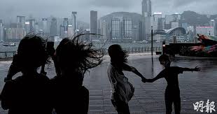 三號強風信號（英語： strong wind signal no.3 ），是香港熱帶氣旋警告信號的其中一級，一般市民俗稱為三號風球。 高一級的信號為 八號烈風或暴風信號 ，低一級為 一號戒備信號 。 Nef45cmyfcqbvm