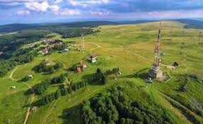 Muntele mic care face parte din grupa. Foto Muntele Semenic Relaxare TotalÄ Indiferent De Anotimp Locul In Care Natura A Fost Extrem De GeneroasÄ Cu PÄmantenii Ghidul Banatului