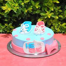 And really, what every guest, young and old, close family and unfamiliar friend, will care about is the cake. Non Fondant Baby Shower Cake