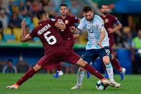 Yangel clemente herrera ravelo (born 7 january 1998) is a venezuelan professional footballer who plays as a defensive midfielder for granada on loan from manchester city. Man City Hoping Yangel Herrera Steps Up When Fernandinho Retires Manchester Evening News