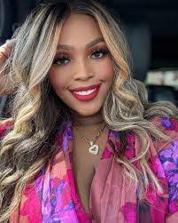 Shana Wilson's Instagram, Twitter & Facebook