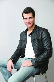 Fenerbahçe'nin altyapıdan yetiştirdiği 16 yaşındaki futbolcu arda güler, avrupa'da ilk kez boy gösterdi. Pin On Yonetim Kurulu Baskani