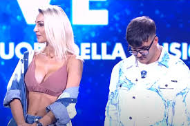 Anna tatangelo was born on january 9, 1987 in sora, lazio, italy. Anna Tatangelo Chi E Geolier Il Rapper Che L Ha Stregata