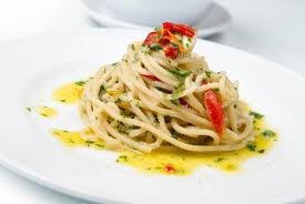 If you're not into spicy food, just go easy on the peperoncino (red pepper flakes) or skip it and make it spaghetti aglio e olio. Quale Olio Per Gli Spaghetti Aglio Olio E Peperoncino Olivyou Magazine