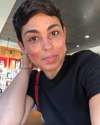 Eloise Crowder's Instagram, Twitter & Facebook