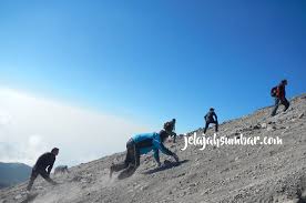 Ini Dia Tips Mendaki Gunung Bagi Pemula Jelajah Sumbar